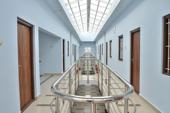 Салем: La Flora Paradise Residency
