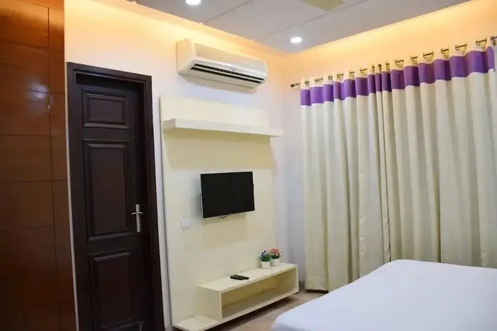 Гуруграм: When In Gurgaon - Service Apartments near Medanta Medicity