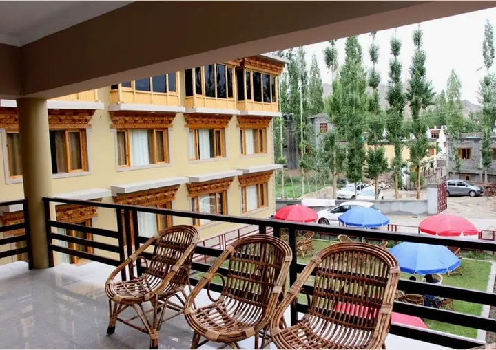 Лех: Hotel Tsokar