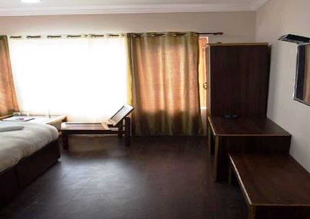 Лех: Hotel Tsokar