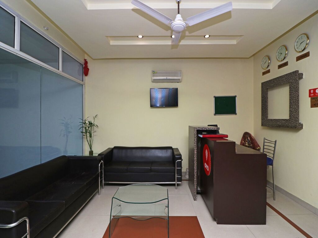 Гуруграм: Hotel Vaishnoi Inn