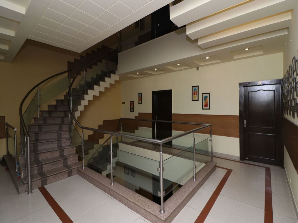 Гуруграм: Hotel Vaishnoi Inn
