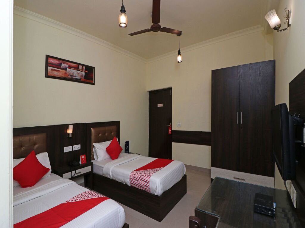 Гуруграм: Hotel Vaishnoi Inn