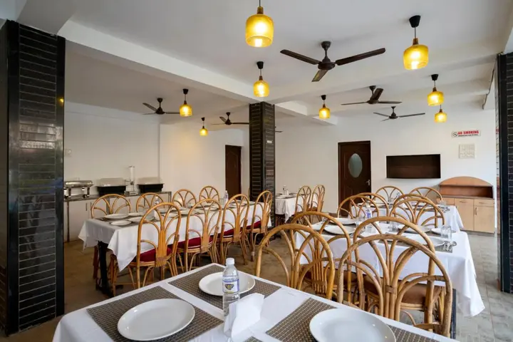 Морджим: La Vaiencia Beach Resort