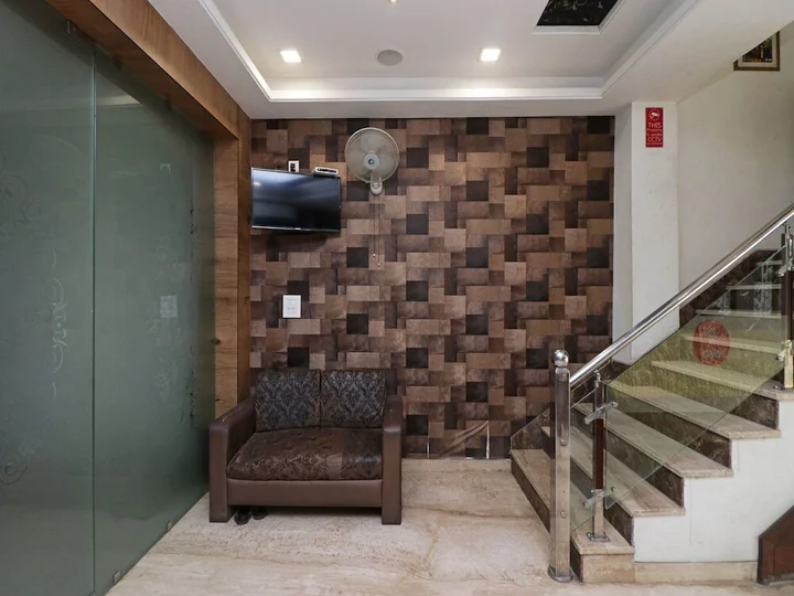 Матхура: Capital O 2594 Hotel Kanchan Residency