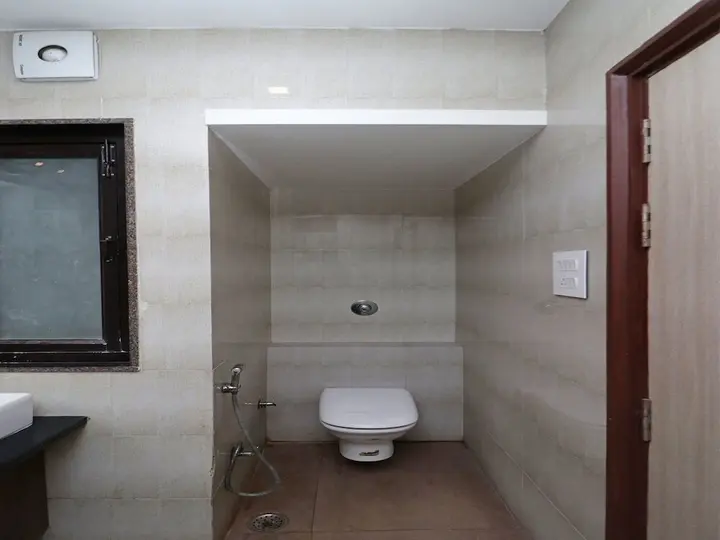 Матхура: Capital O 2594 Hotel Kanchan Residency