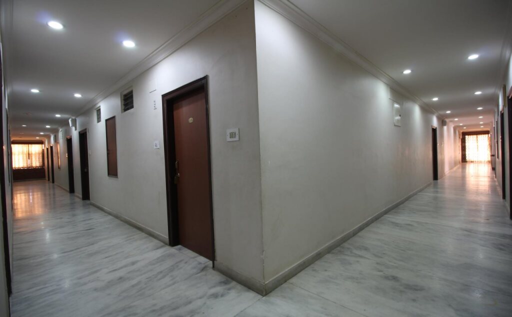 Алюр: Hotel Kadamba Comforts