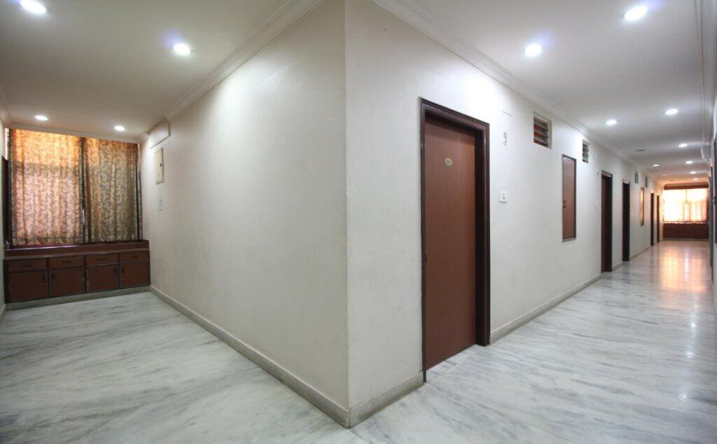 Алюр: Hotel Kadamba Comforts