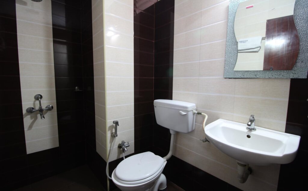 Алюр: Hotel Kadamba Comforts