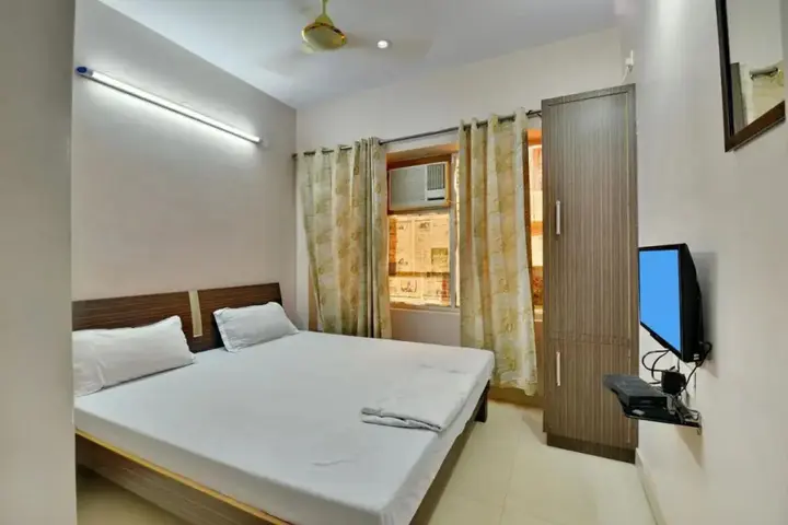Ханзи: Hotel Shadaab Inn