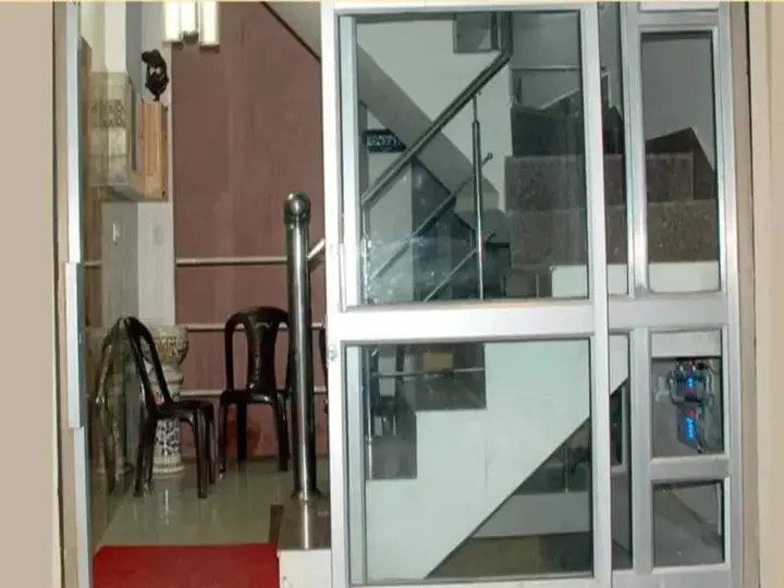Ханзи: Hotel Shadaab Inn