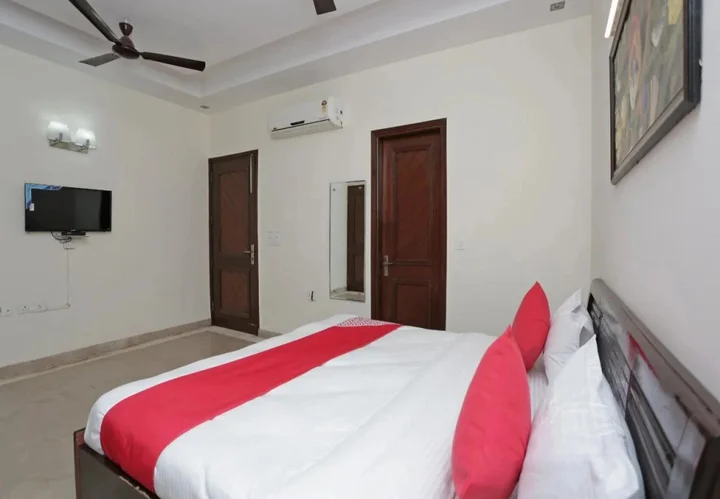 Нойда: OYO Rooms Noida City Centre 208