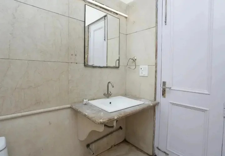 Нойда: OYO Rooms Noida City Centre 208