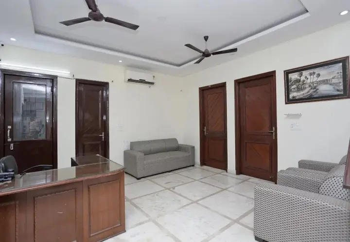 Нойда: OYO Rooms Noida City Centre 208