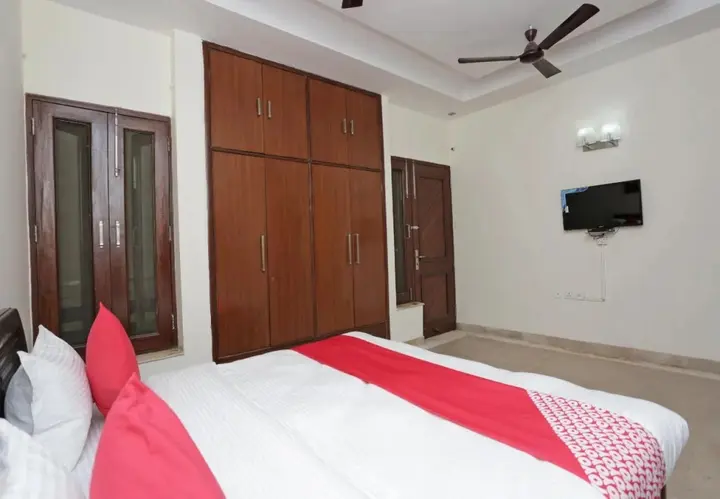Нойда: OYO Rooms Noida City Centre 208