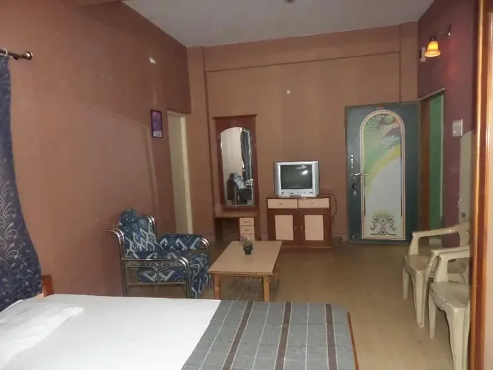 Ахмеднагар: Hotel Pooja Palace