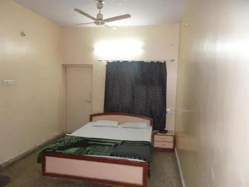 Ахмеднагар: Hotel Pooja Palace