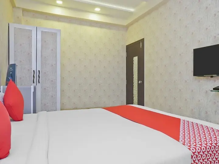 Ахмеднагар: Hotel Shades Of Royal