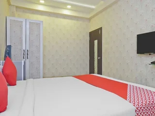 Ахмеднагар: Hotel Shades Of Royal