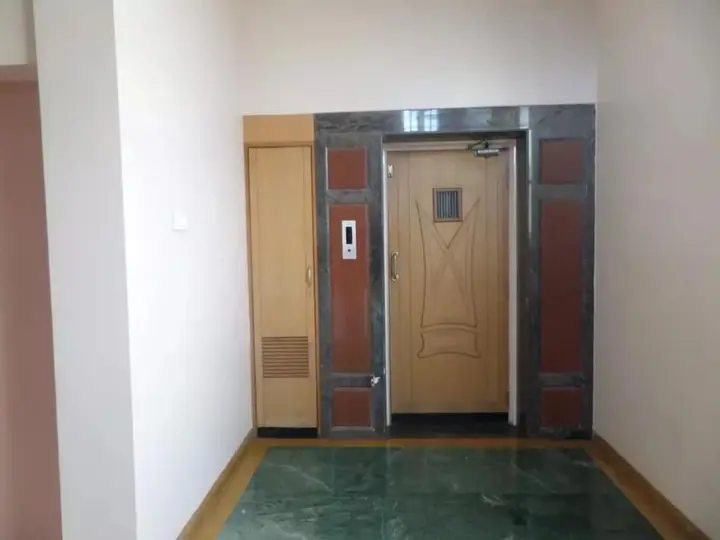 Ахмеднагар: Hotel Parichay