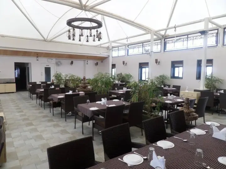 Ахмеднагар: Hotel Raj Palace