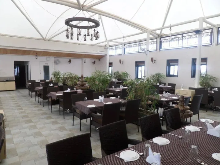 Ахмеднагар: Hotel Raj Palace