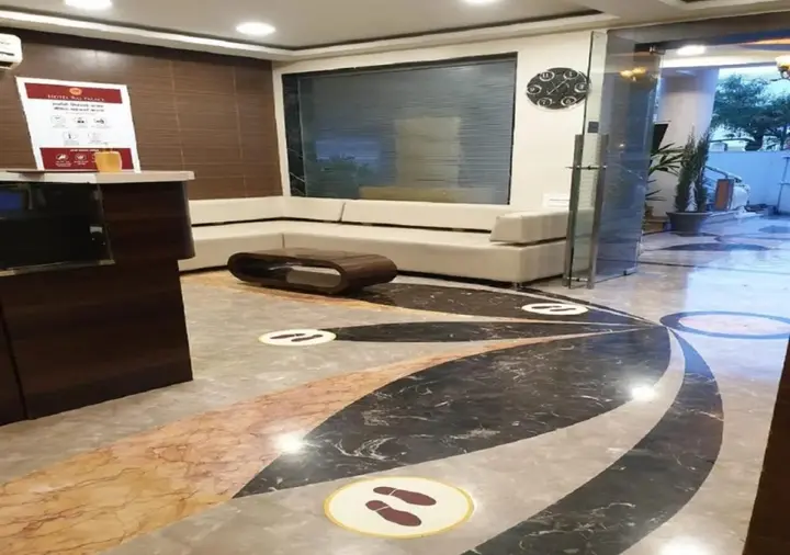 Ахмеднагар: Hotel Raj Palace