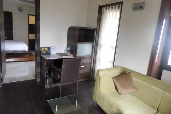 Ахмеднагар: Hotel Raj Palace