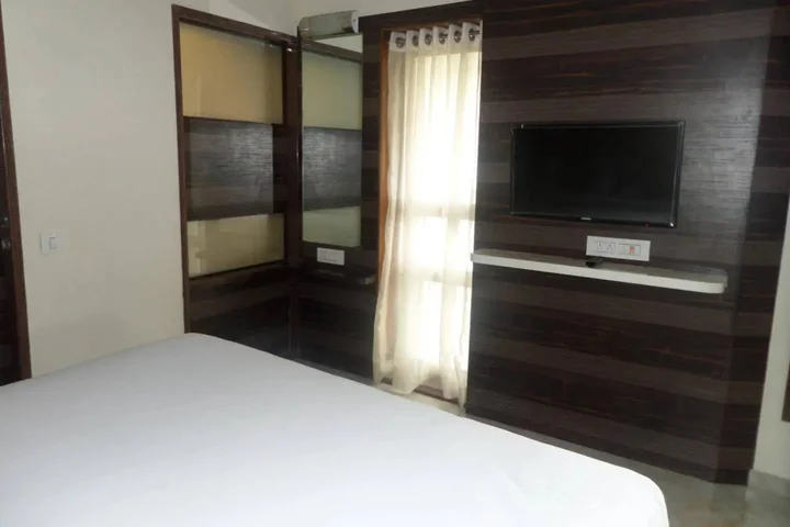 Ахмеднагар: Hotel Raj Palace