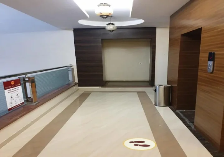 Ахмеднагар: Hotel Raj Palace