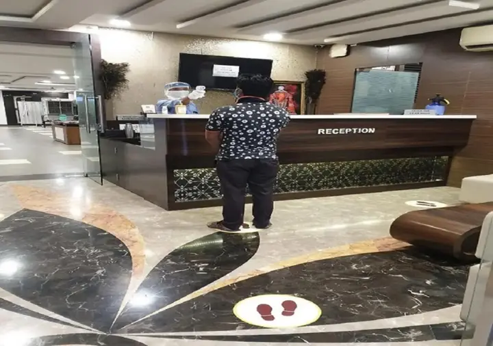 Ахмеднагар: Hotel Raj Palace