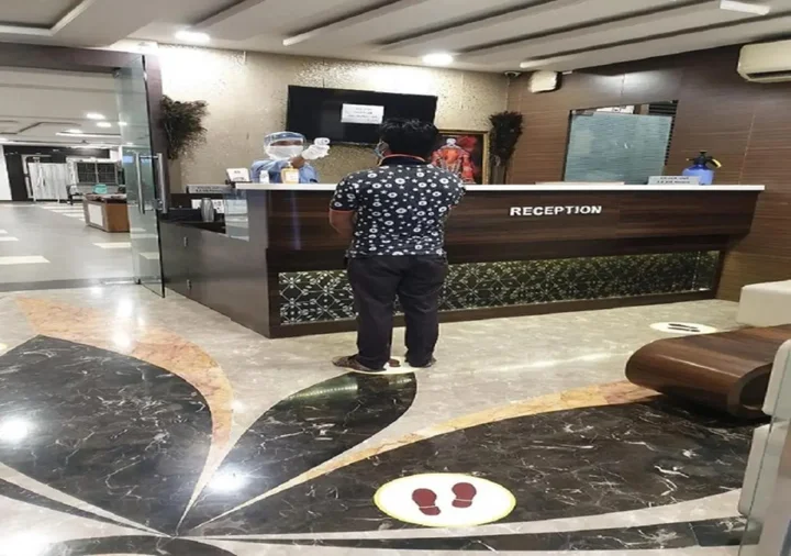 Ахмеднагар: Hotel Raj Palace