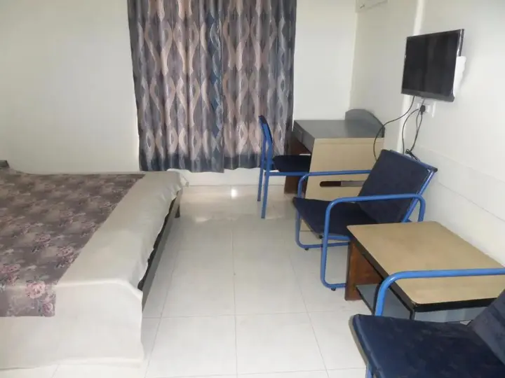Ахмеднагар: Hotel Vaibhav