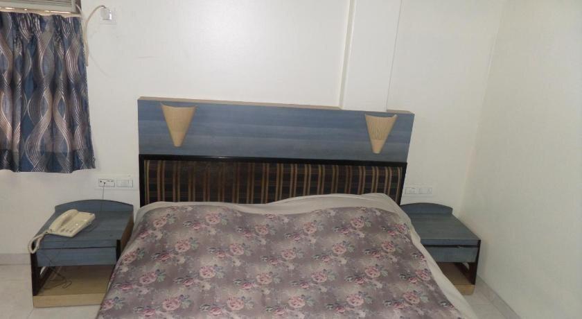 Ахмеднагар: Hotel Vaibhav