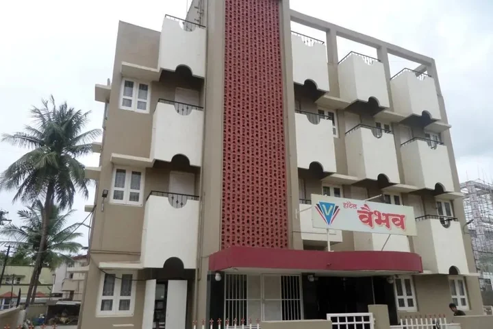 Ахмеднагар: Hotel Vaibhav