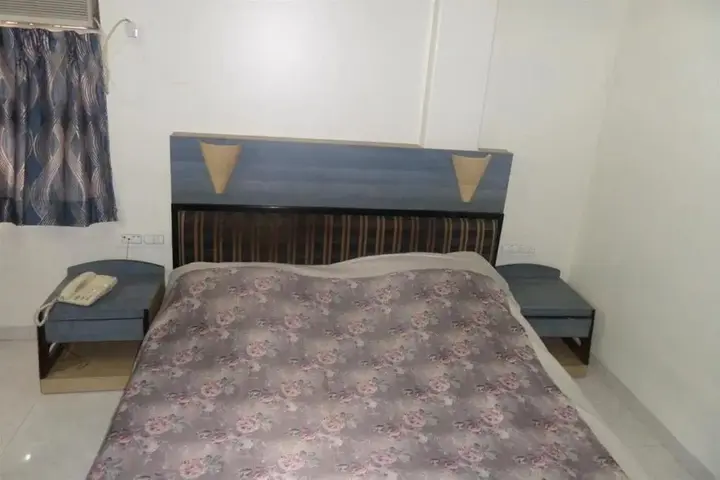 Ахмеднагар: Hotel Vaibhav