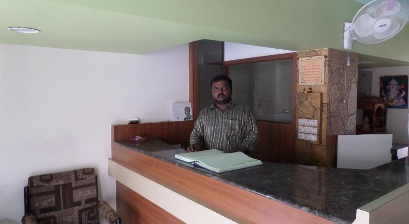 Ахмеднагар: Hotel Vaibhav