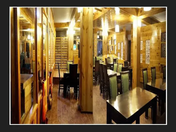 Манали: Whispering Inn by Vivaan