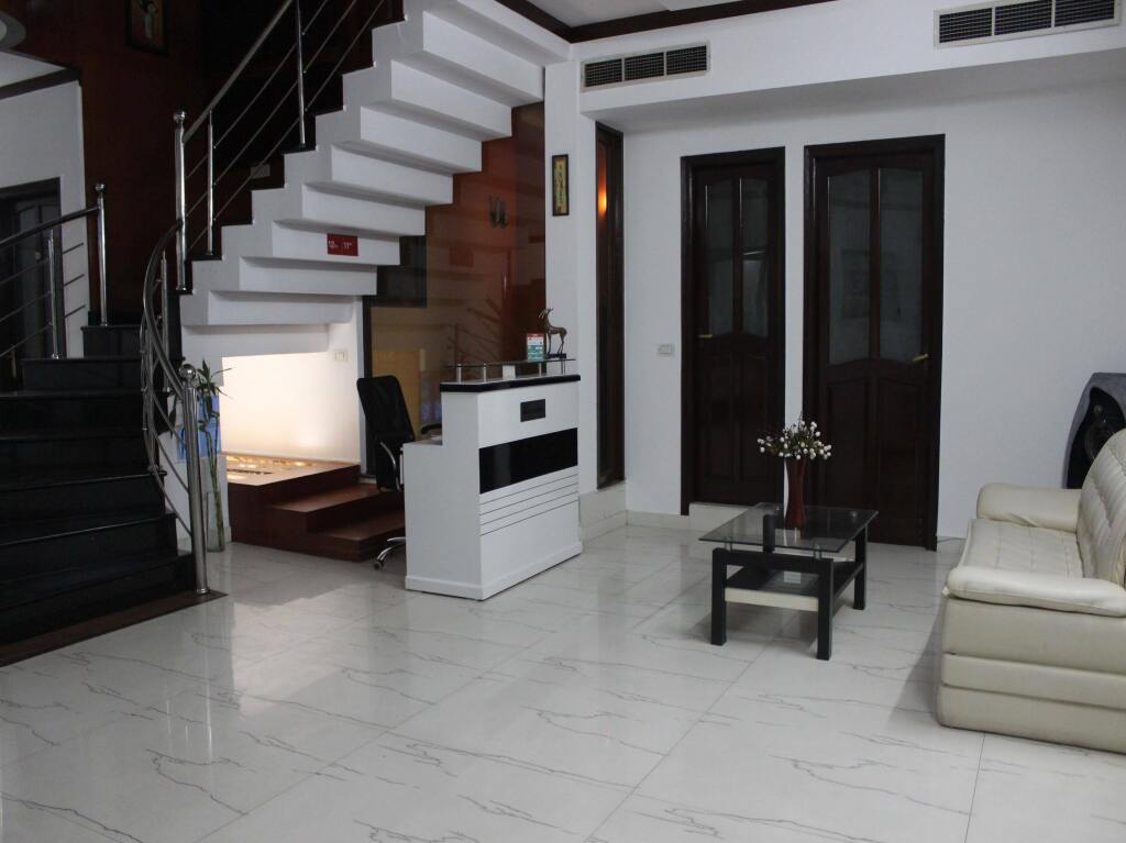 Гуруграм: OYO Premium Signature Towers