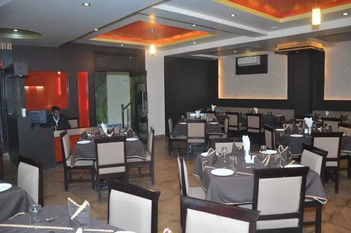 Джайпур: Jypore Saffron Inn & Suites