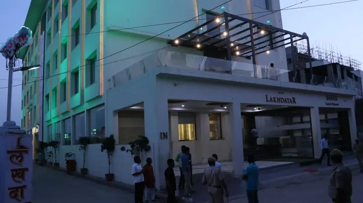 Сикар: Hotel Lakhdatar