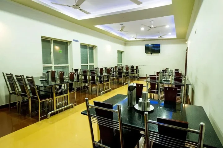 Валпарай: OYO 10428 Hotel Sandal Breeze