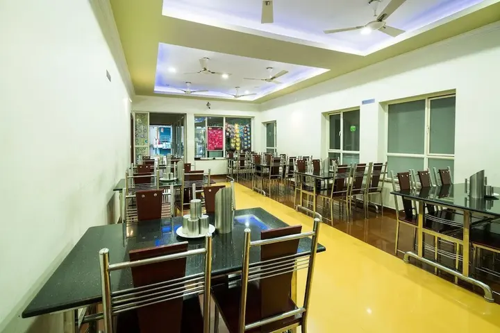 Валпарай: OYO 10428 Hotel Sandal Breeze