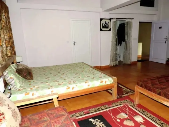 Наинитал: Club-10 Pine Lodge