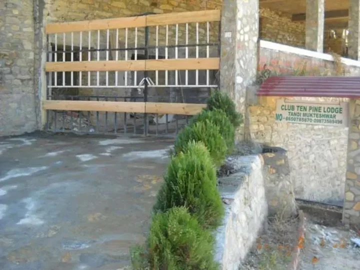 Наинитал: Club-10 Pine Lodge