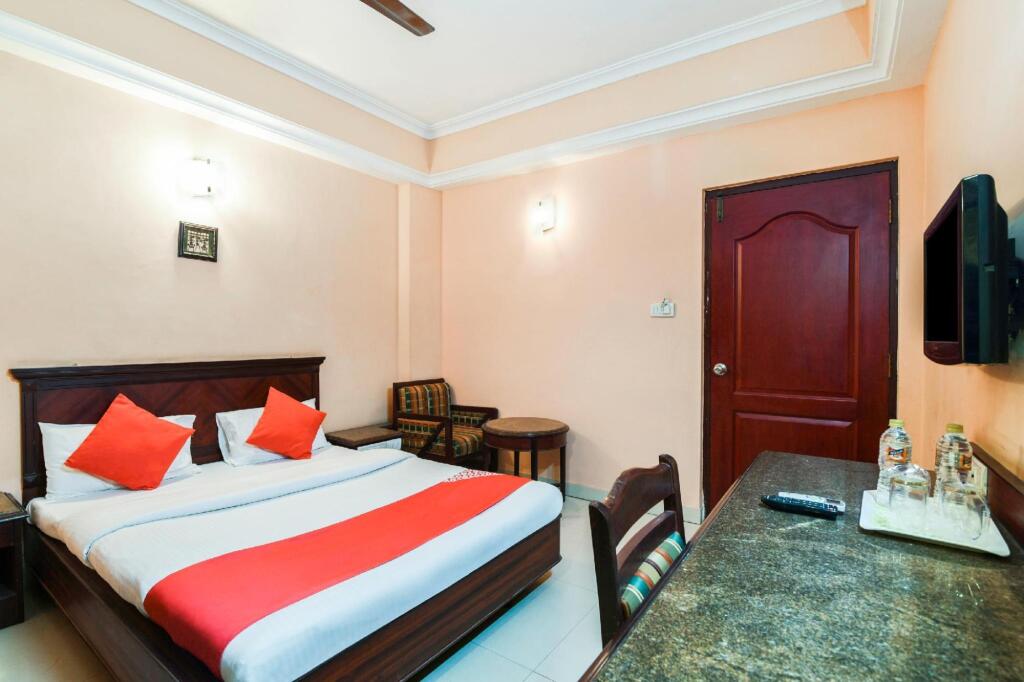 Катпади: Hotel Saroj Krishna