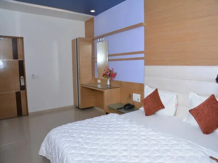 Бхаруч: Hotel Corona