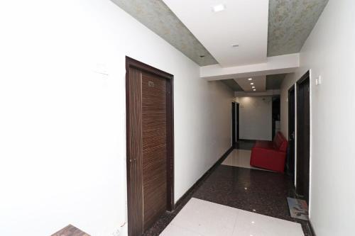 Канпур: OYO Premium Swaroop Nagar