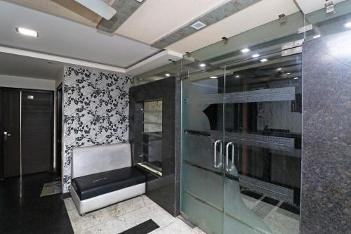 Канпур: OYO Premium Swaroop Nagar