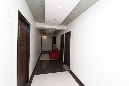 Канпур: OYO Premium Swaroop Nagar